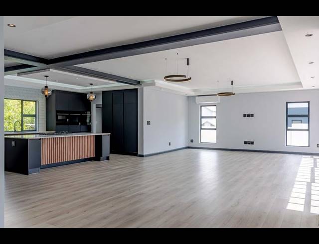 5 BEDROOM HOUSE FOR SALE IN COPPERLEAF ESTATE